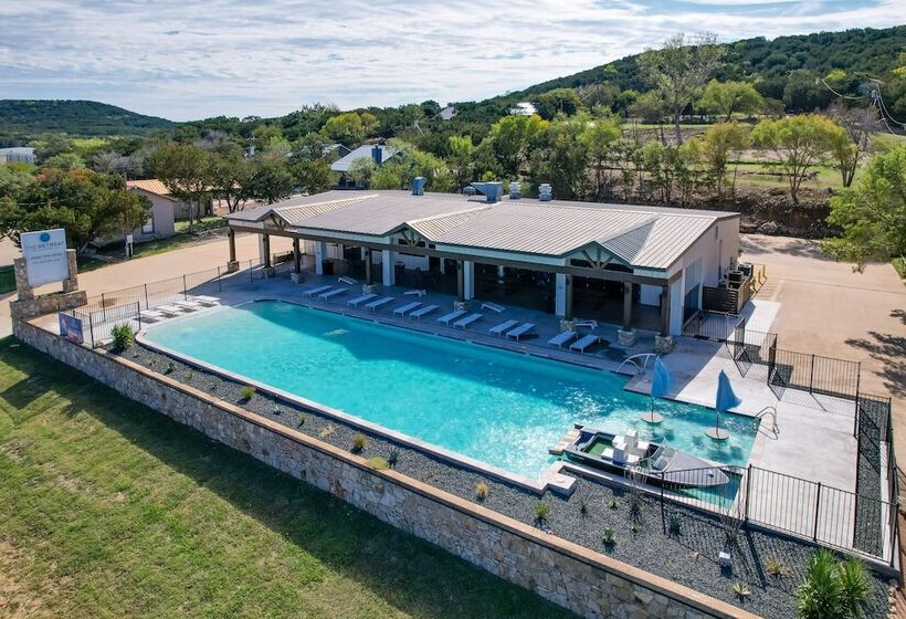 Modern Graford Cabin: Walk To Possum Kingdom Lake!