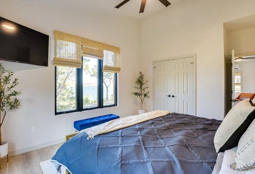 Modern Graford Cabin: Walk To Possum Kingdom Lake!