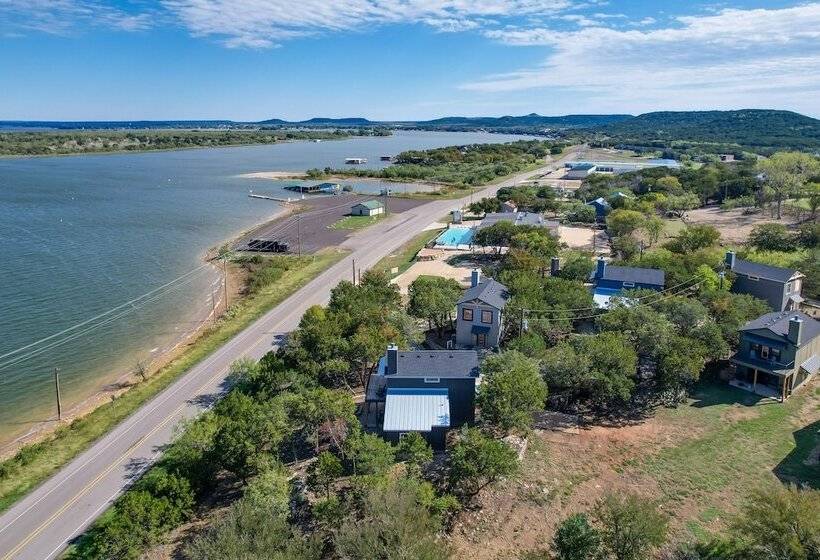 Modern Graford Cabin: Walk To Possum Kingdom Lake!