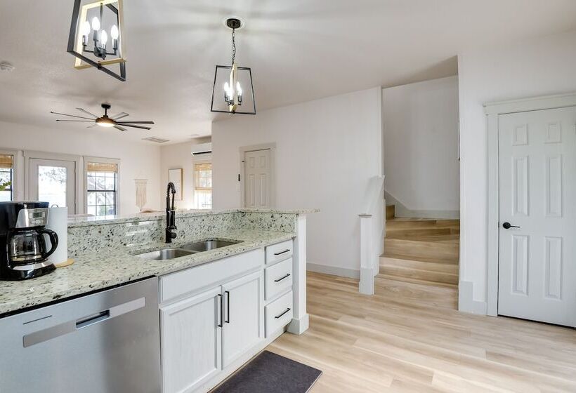 Modern Graford Cabin: Walk To Possum Kingdom Lake!