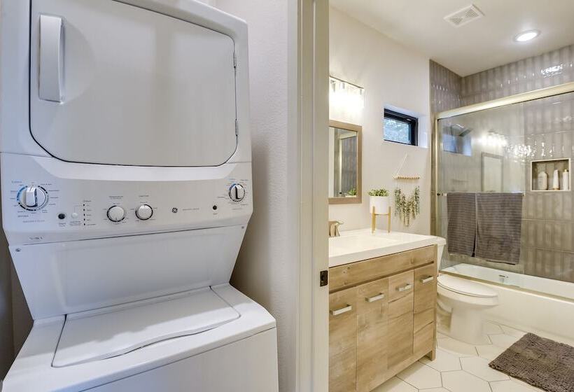 Modern Graford Cabin: Walk To Possum Kingdom Lake!