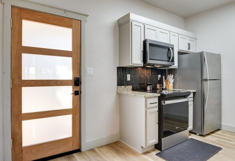 Modern Graford Cabin: Walk To Possum Kingdom Lake!