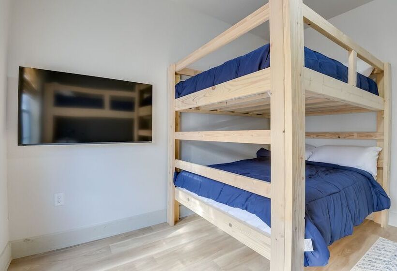 Modern Graford Cabin: Walk To Possum Kingdom Lake!