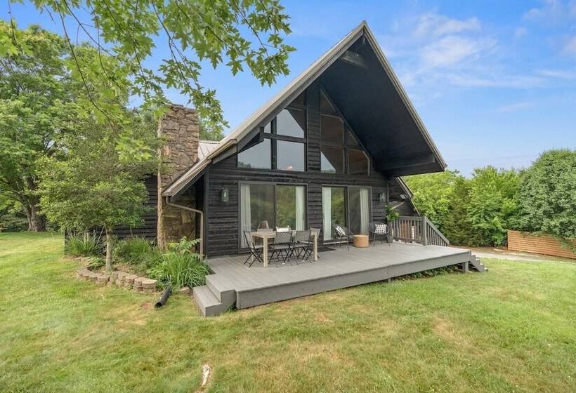 Modern Mountain Cabin By Avantstay Hot Tub