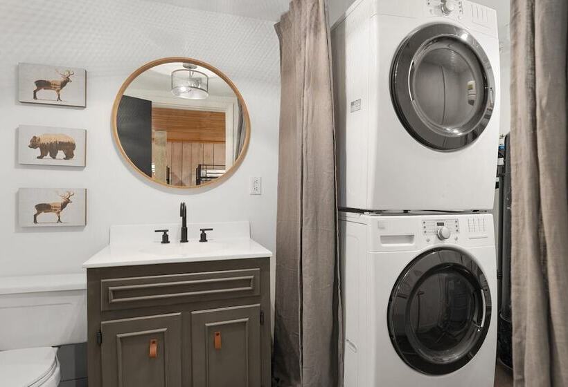 Modern Mountain Cabin By Avantstay Hot Tub