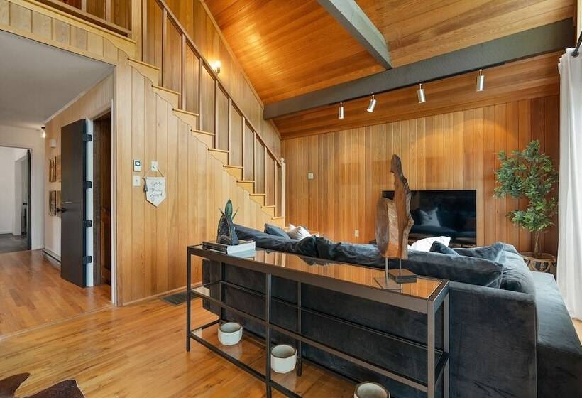 Modern Mountain Cabin By Avantstay Hot Tub