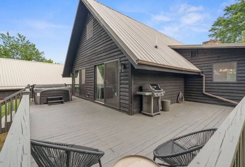 Modern Mountain Cabin By Avantstay Hot Tub