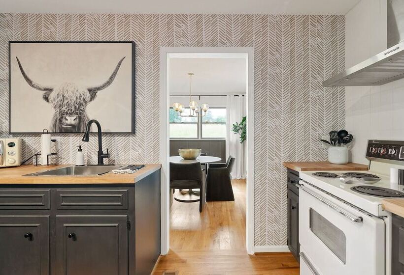 Modern Mountain Cabin By Avantstay Hot Tub