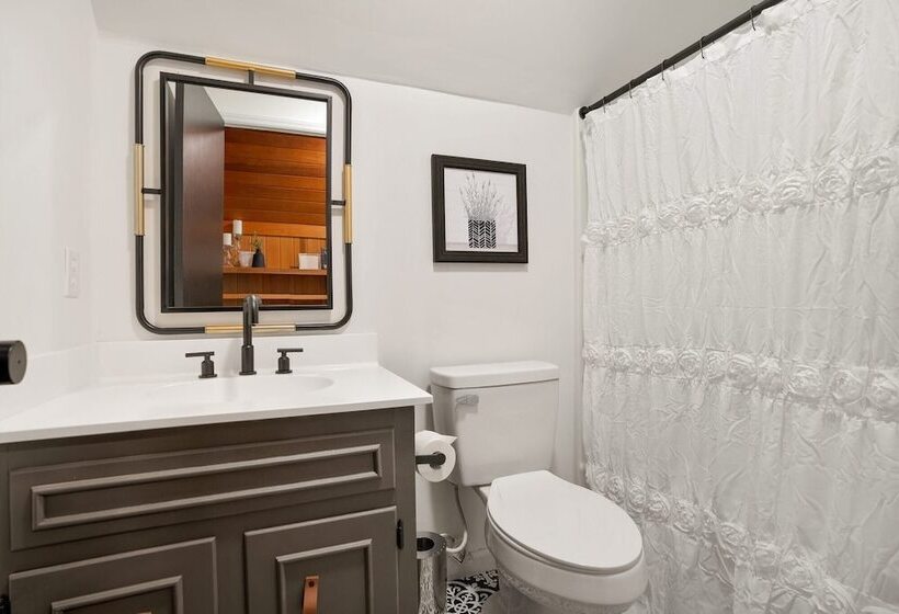 Modern Mountain Cabin By Avantstay Hot Tub