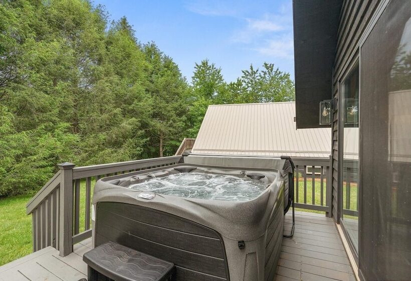 Modern Mountain Cabin By Avantstay Hot Tub