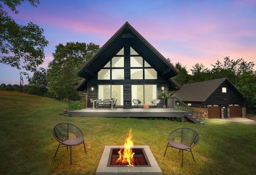 Modern Mountain Cabin By Avantstay Hot Tub