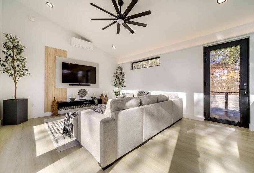 Modern Mountain View Sanctuary In Pisgah Forest