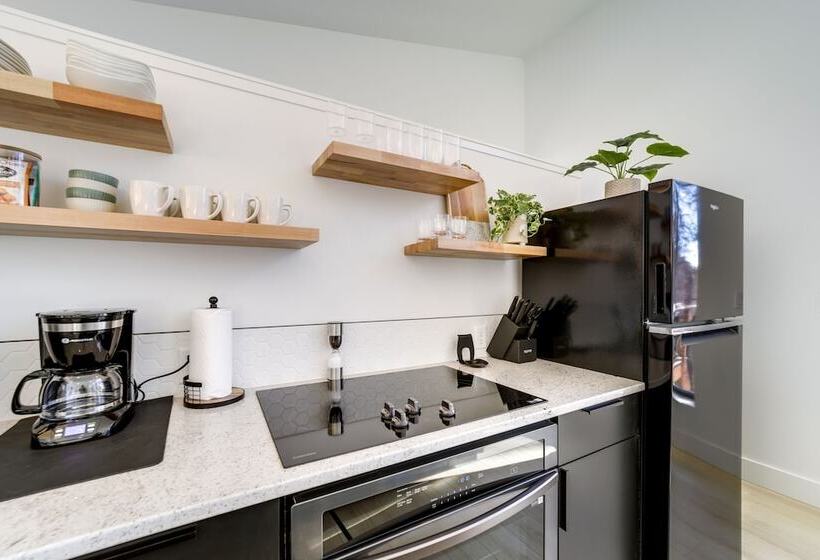 Modern Mountain View Sanctuary In Pisgah Forest