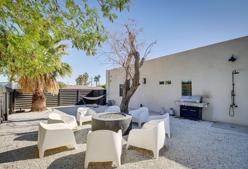 Modern Palm Springs Home W/ Pool & Gas Fire Pit!