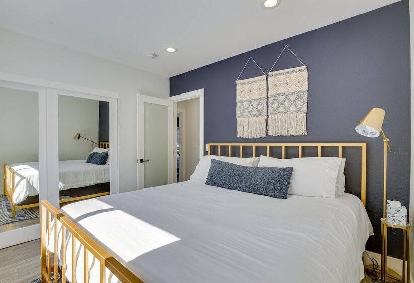 Modern Palm Springs Home W/ Pool & Gas Fire Pit!