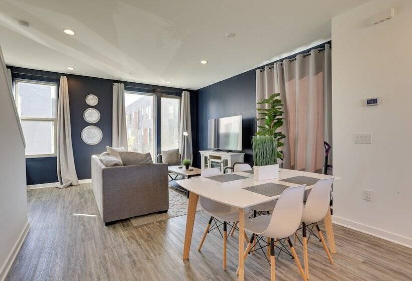 4 Mi To Center City: Philly Home W/ Rooftop Deck