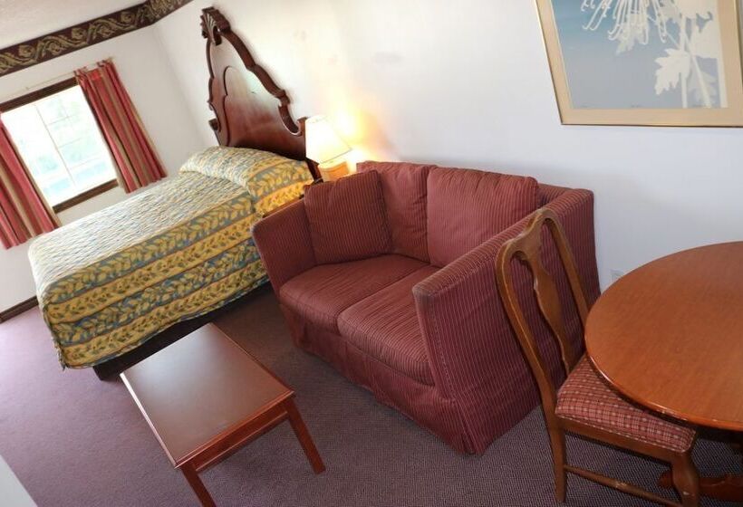 فندق على الطريق Fenelon Inn