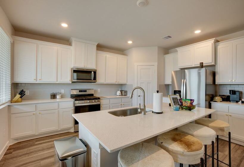 New Build College Station Home, Near Texas A & M!