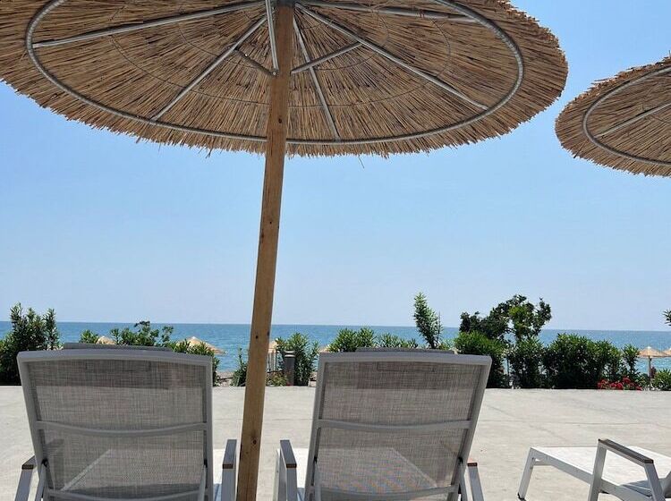 בית מלון כפרי Ninos Grand Beach Resort