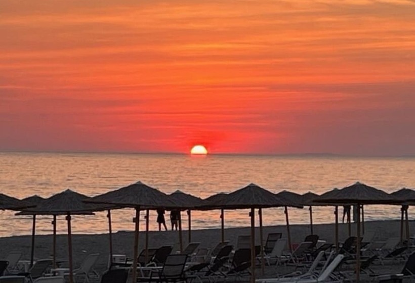 בית מלון כפרי Ninos Grand Beach Resort