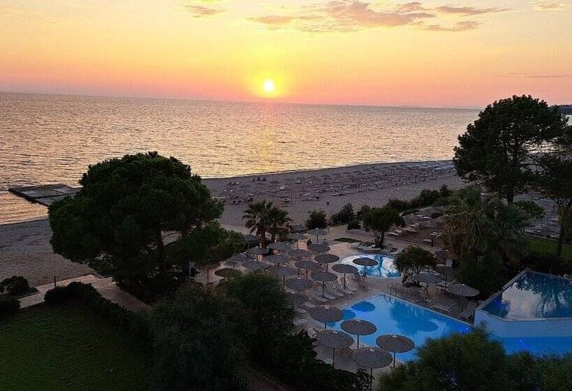 בית מלון כפרי Ninos Grand Beach Resort