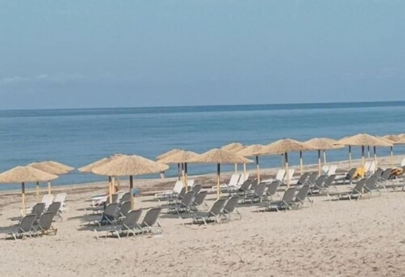 בית מלון כפרי Ninos Grand Beach Resort