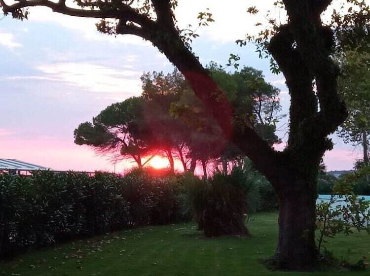 בית מלון כפרי Ninos Grand Beach Resort