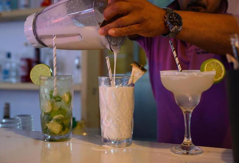 בית מלון כפרי Ninos Grand Beach Resort