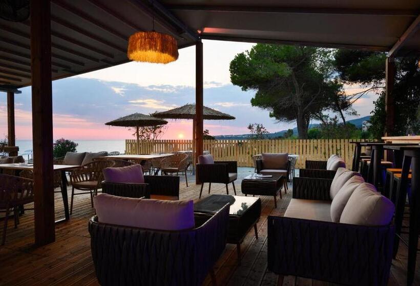 בית מלון כפרי Ninos Grand Beach Resort