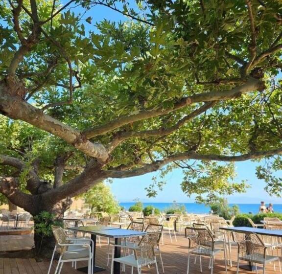 호텔 Ninos Grand Beach Resort