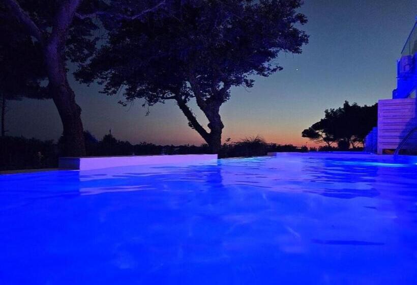 בית מלון כפרי Ninos Grand Beach Resort