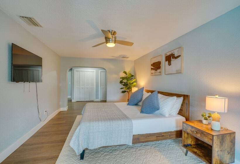 North Fort Myers Home W/ Hot Tub & Boat Dock