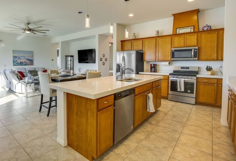 North Las Vegas Home ~ 11 Mi To The Strip!