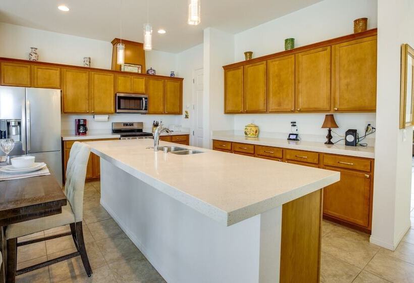 North Las Vegas Home ~ 11 Mi To The Strip!