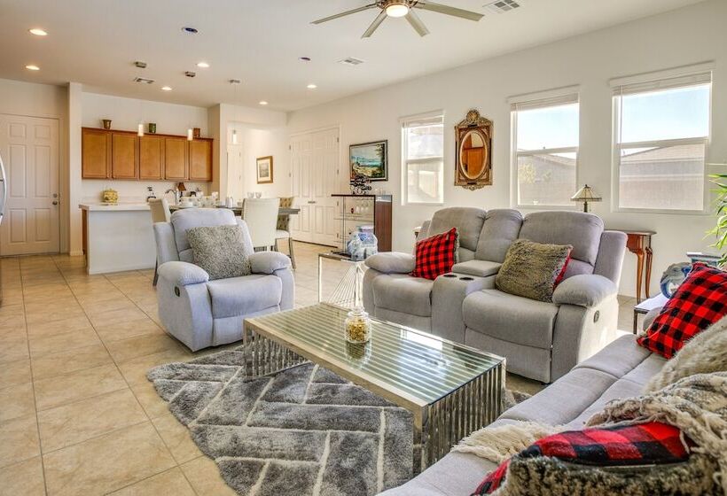 North Las Vegas Home ~ 11 Mi To The Strip!