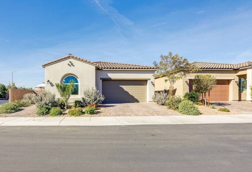 North Las Vegas Home ~ 11 Mi To The Strip!