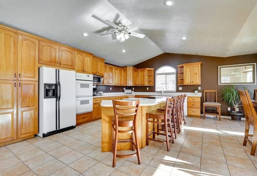 North Salt Lake Vacation Rental: 7 Mi To Downtown