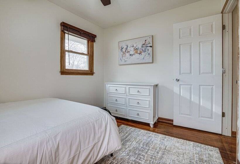 Oakdale Home W/ Deck   7 Mi To Downtown St Paul!