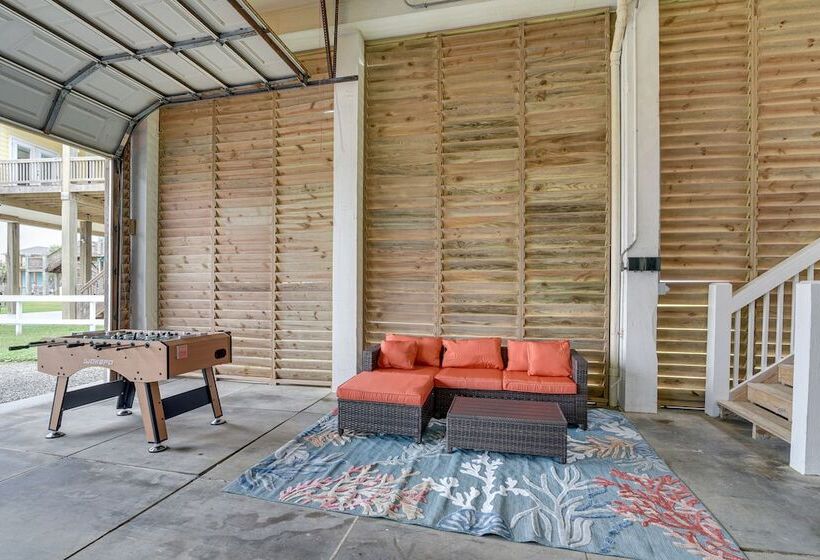 Oceanfront Crystal Beach Vacation Home W/ Deck!