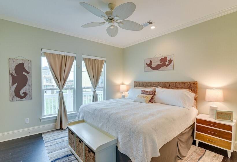 Oceanfront Crystal Beach Vacation Home W/ Deck!