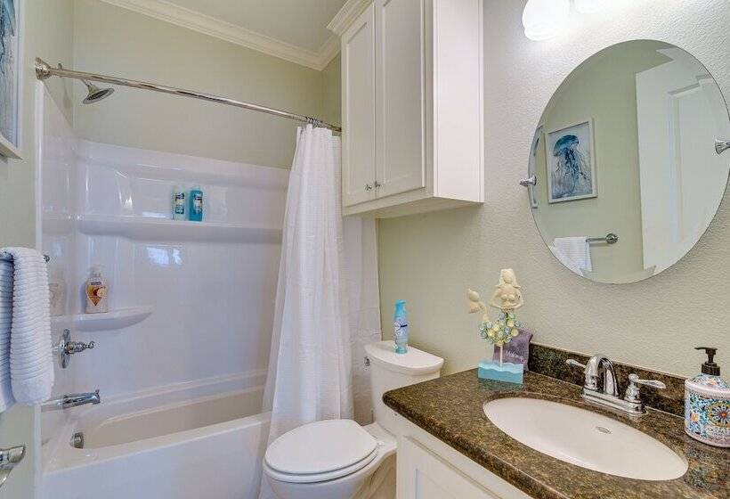 Oceanfront Crystal Beach Vacation Home W/ Deck!