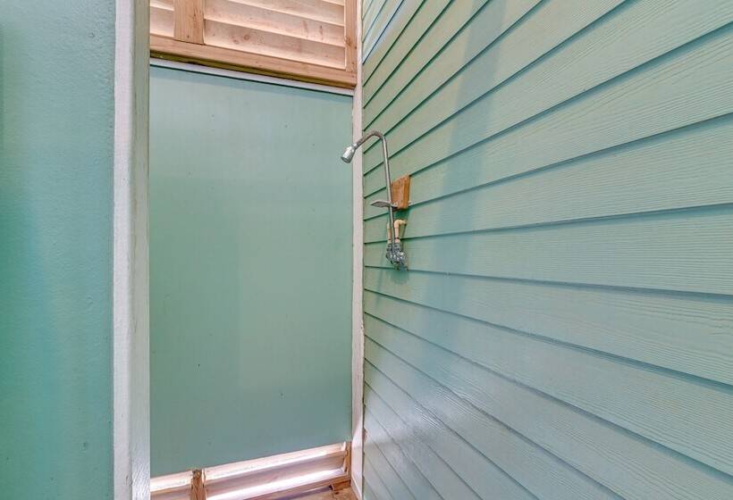 Oceanfront Crystal Beach Vacation Home W/ Deck!