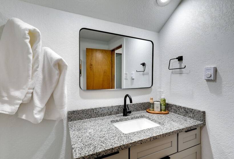 Pagosa Springs Cabin W/ Deck & Golf Course Views!