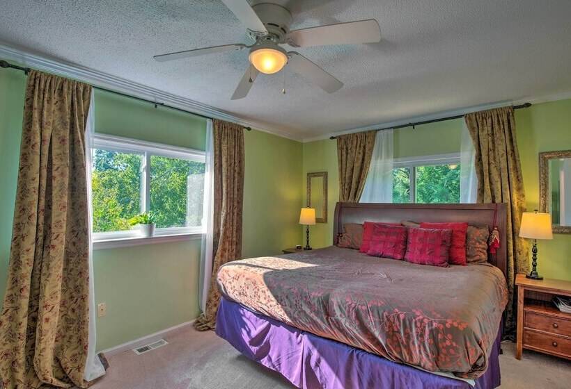 Pet Friendly Atlanta Home < 5 Mi To Downtown!