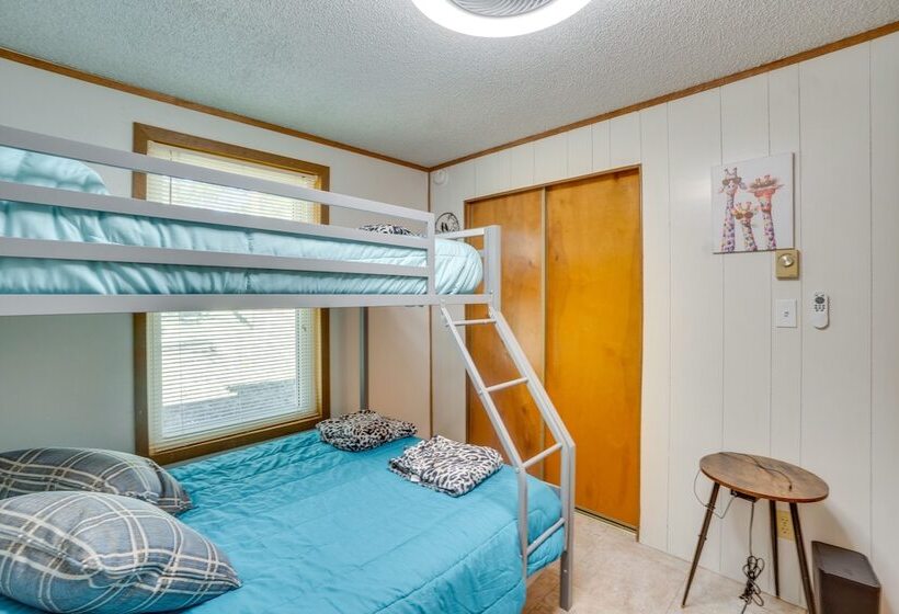 Peaceful Bailey Home Near Hiking, Kayaking & More!