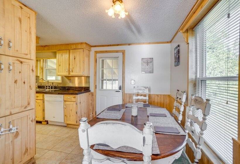 Peaceful Bailey Home Near Hiking, Kayaking & More!