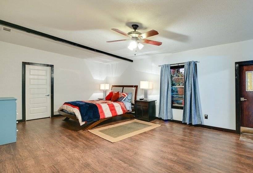 Peaceful Flower Mound Home W/ Patio On 4 Acres!