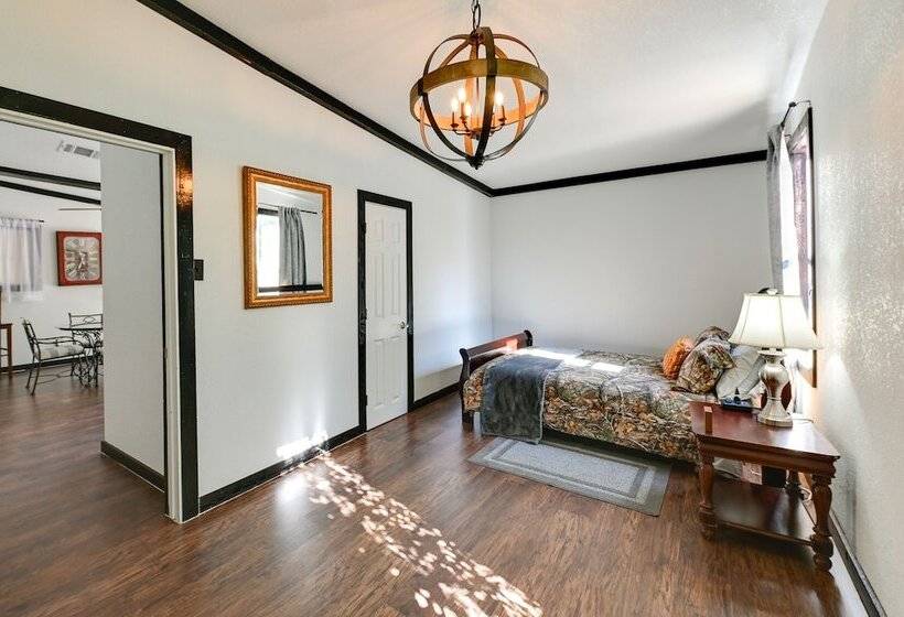 Peaceful Flower Mound Home W/ Patio On 4 Acres!