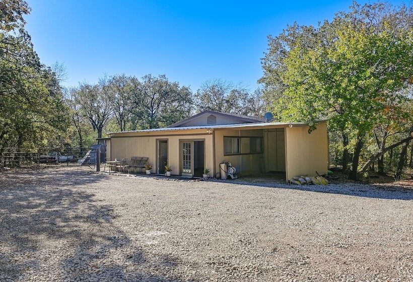 Peaceful Flower Mound Home W/ Patio On 4 Acres!