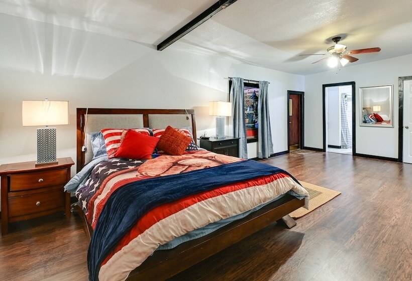 Peaceful Flower Mound Home W/ Patio On 4 Acres!